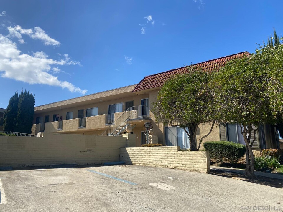 1259 E Ohio Ave in Escondido, CA - Building Photo