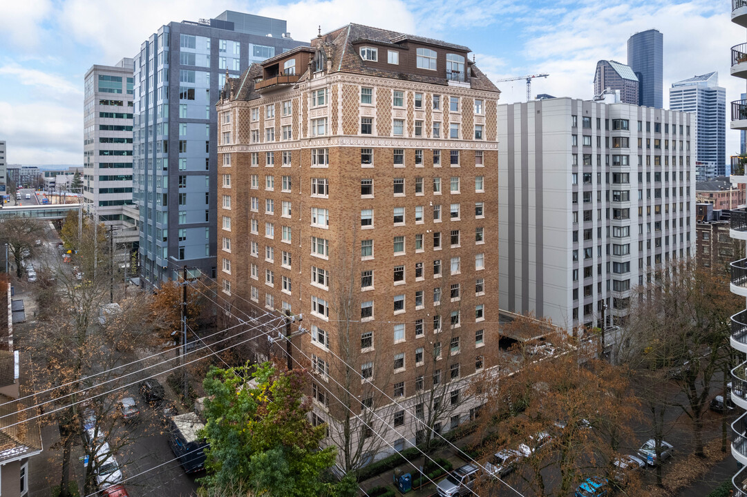 Gainsborough Condominiums in Seattle, WA - Building Photo