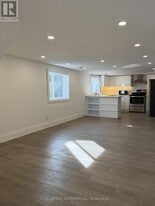 38 Child Dr in Aurora, ON - Building Photo