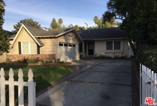 4316 Bellaire Ave in Los Angeles, CA - Building Photo - Building Photo