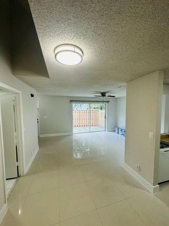 451 Cypress Way W in Palm Springs, FL - Building Photo - Building Photo