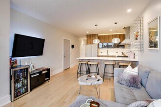 3320 N Narragansett Ave in Chicago, IL - Building Photo - Building Photo