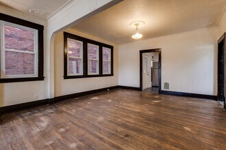 609 E Warrington Ave, Unit Apt. 1 in Pittsburgh, PA - Building Photo - Building Photo