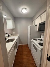 9520 Royal Ln, Unit 317C in Dallas, TX - Building Photo - Building Photo