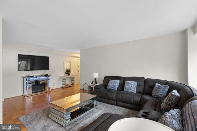 4301 Massachusetts Ave NW in Washington, DC - Building Photo - Building Photo