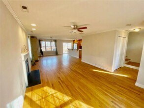 9 Marshall Ln in Middletown, RI - Building Photo - Building Photo