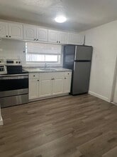 2555 NE 181st St in North Miami Beach, FL - Building Photo - Building Photo