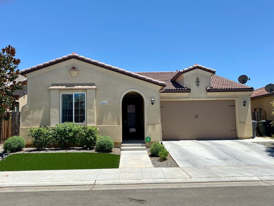 3445 Del Dios Ave in Clovis, CA - Building Photo