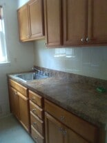 105 Rustic Pl in Staten Island, NY - Building Photo