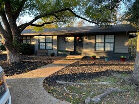 3644 W Seminary Dr in Fort Worth, TX - Building Photo