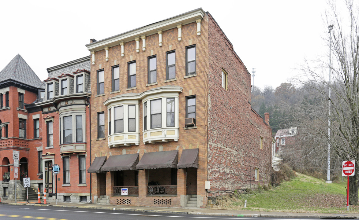 836-838 Main St in Wheeling, WV - Foto de edificio