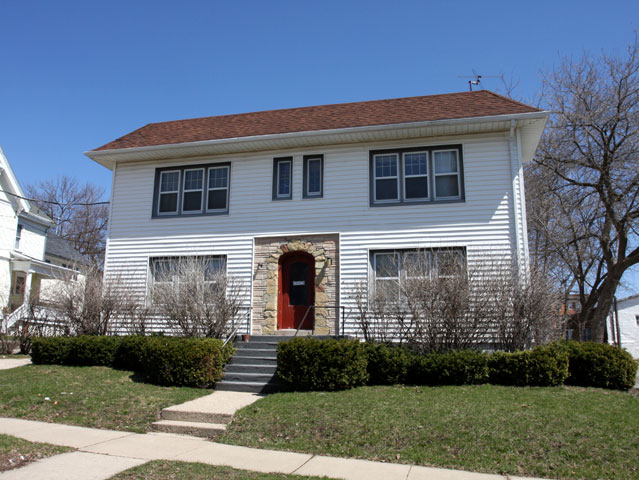 20 N Wisconsin St in Janesville, WI - Foto de edificio