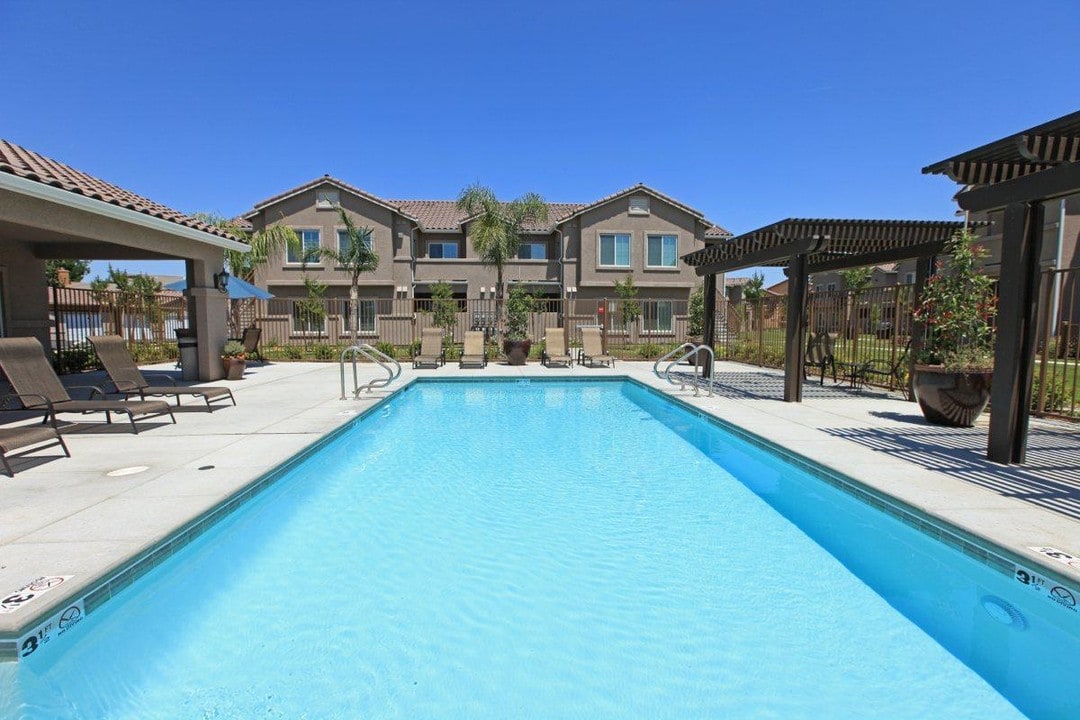 Villa Sa Vini in Fresno, CA - Foto de edificio