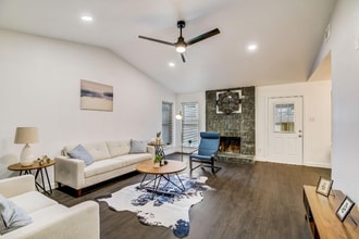 4233 Glen Ridge Dr in Arlington, TX - Building Photo - Building Photo