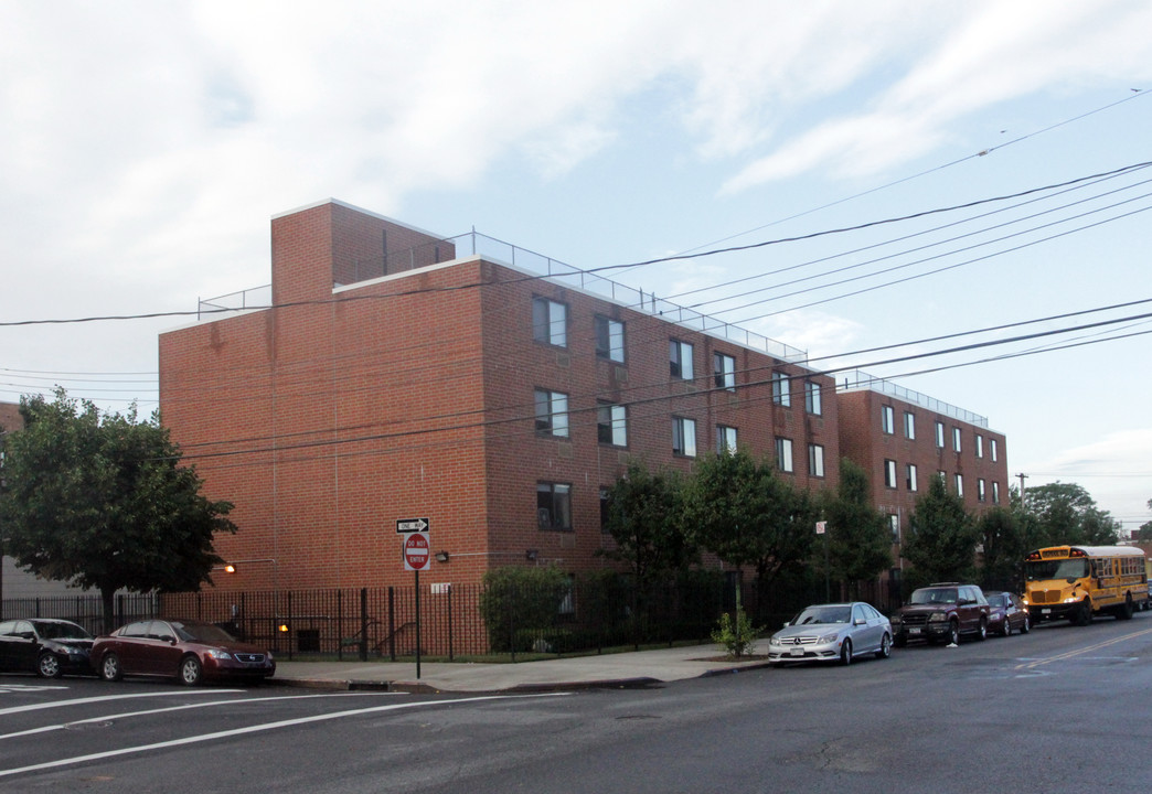 Marcus Garvey Senior Housing in Brooklyn, NY - Foto de edificio
