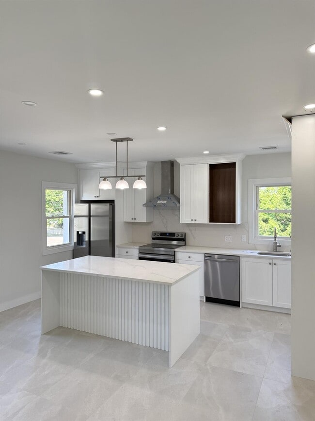 53 Woods Ave in Rockville Centre, NY - Building Photo - Building Photo