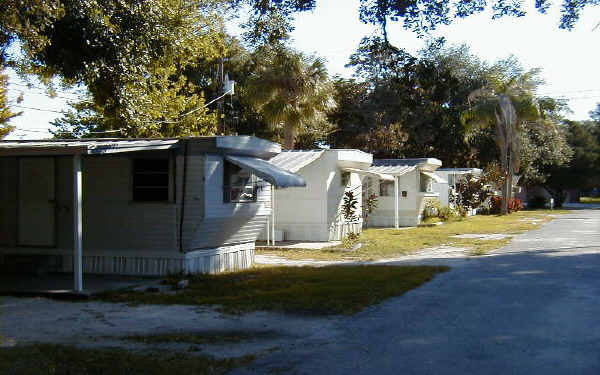 Meadowlark Estates in Clearwater, FL - Foto de edificio