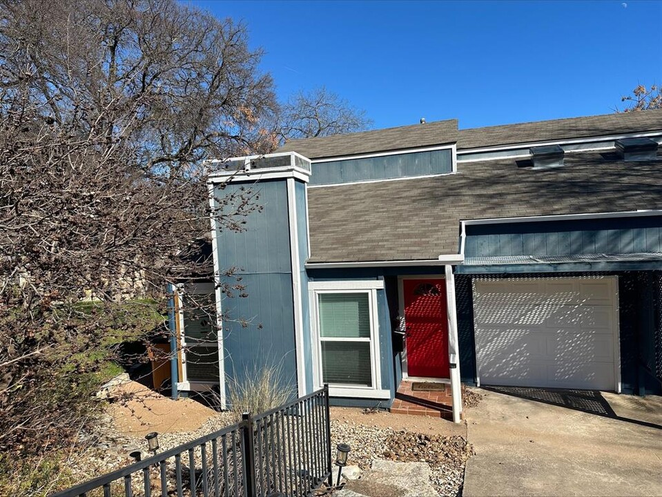 1604 Southgate Cir in Austin, TX - Building Photo