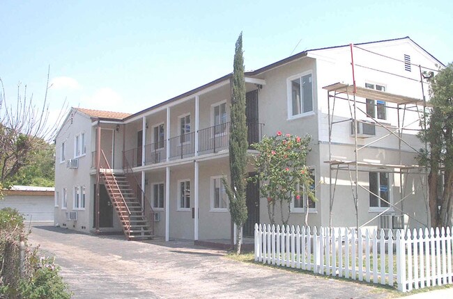 12801 Vanowen St in North Hollywood, CA - Foto de edificio - Building Photo