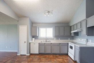 7953 Gardengate Ln in Fort Worth, TX - Building Photo - Building Photo