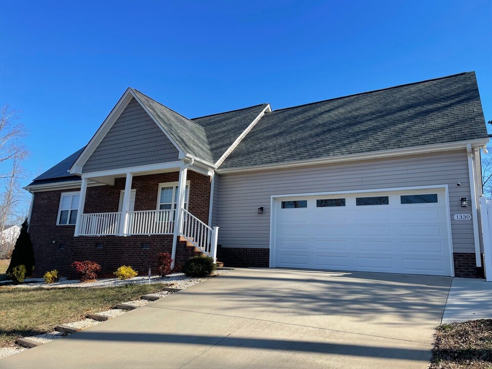 1330 Robins Nest Drive in Asheboro, NC - Building Photo