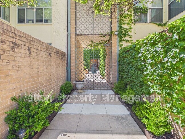 2400 S Polk St in Amarillo, TX - Building Photo - Building Photo