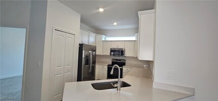 20697 Hazelnut Ct in Lehigh Acres, FL - Building Photo - Building Photo