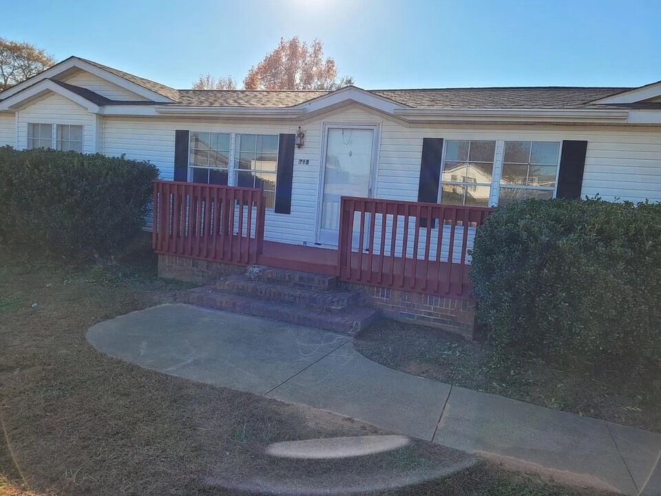 715 Briar Ridge Way in Greer, SC - Building Photo