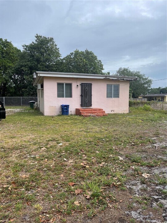17425 NW 22nd Ave in Miami Gardens, FL - Building Photo