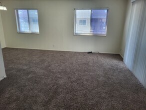 9849 Croke Dr in Thornton, CO - Foto de edificio - Building Photo