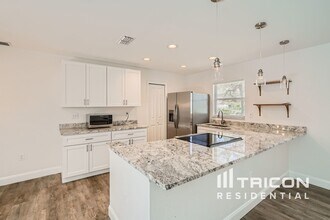 3459 Hartley Rd in Spring Hill, FL - Foto de edificio - Building Photo