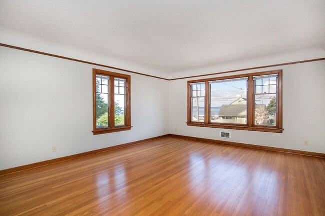 property at 1404 10th Ave W