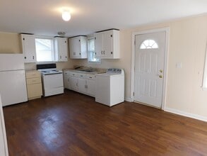 2208 Spencer Ave in New Bern, NC - Building Photo - Building Photo