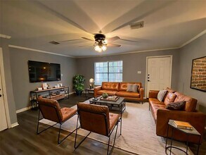 6211 Chesterfield Ave in Austin, TX - Building Photo - Building Photo