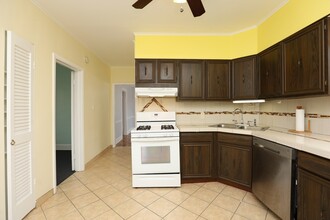 5215 N Laporte Ave-Unit -2 in Chicago, IL - Foto de edificio - Building Photo
