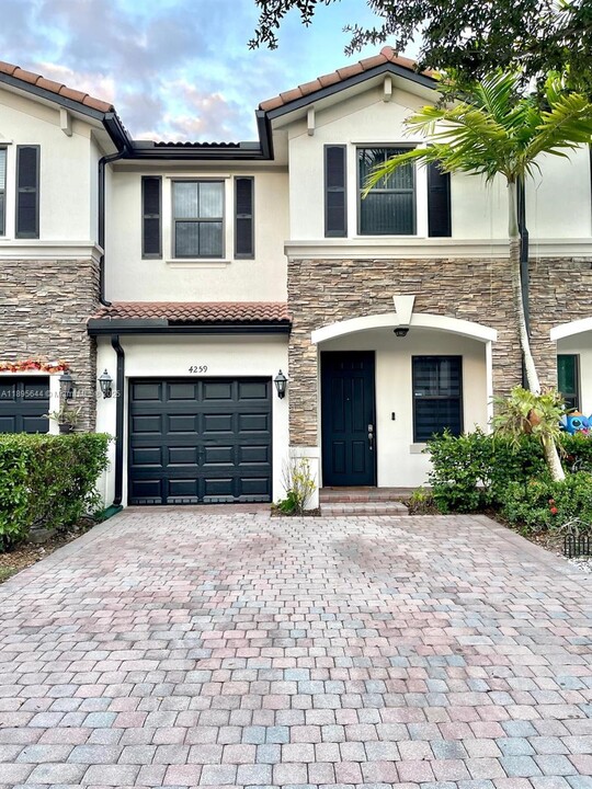 4259 SW 164th Ct in Miami, FL - Building Photo
