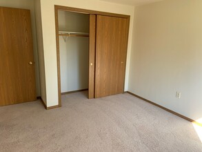 760 Chapel View Rd, Unit # unit4 in Green Bay, WI - Foto de edificio - Building Photo