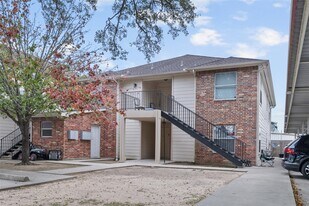 914 Purdy in Brookshire, TX - Building Photo