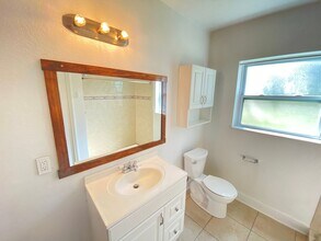 Available Now! 2/2 Bungalow near Downtown in Orlando, FL - Building Photo - Building Photo