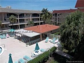 541 Blue Heron Dr in Hallandale Beach, FL - Building Photo - Building Photo