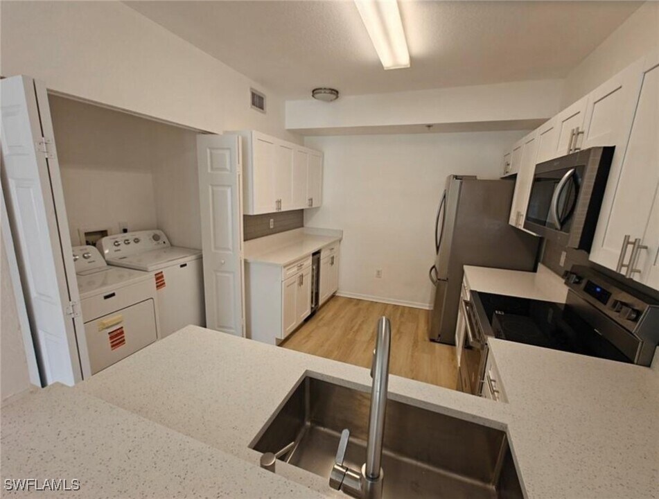 6490 Aragon Way in Ft. Myers, FL - Building Photo