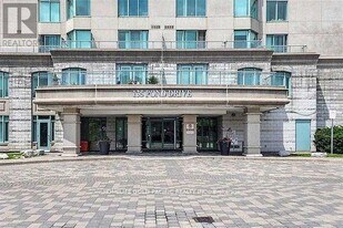 135 Pond Dr in Markham, ON - Building Photo