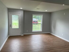 1109 Walker Dr in Dry Prong, LA - Foto de edificio - Building Photo