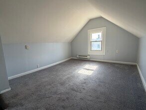 1614 Kings Hwy, Unit 2 in Swedesboro, NJ - Foto de edificio - Building Photo