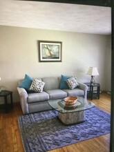 138 Central St in Narragansett, RI - Building Photo - Building Photo