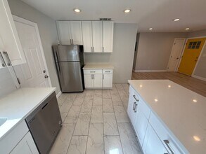 1631 Frisbie Ct in Concord, CA - Building Photo - Building Photo