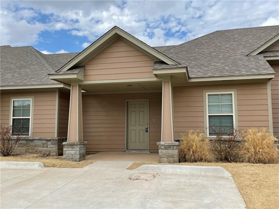 1029 SW 92nd St in Oklahoma City, OK - Building Photo