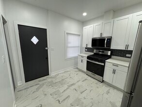 4114 W Melrose St, Unit 2 in Chicago, IL - Building Photo - Building Photo