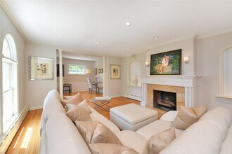 69 Castle Ridge Rd in Manhasset, NY - Building Photo - Building Photo