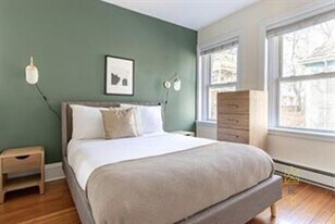 674 Washington St, Unit 2 in Brookline, MA - Building Photo